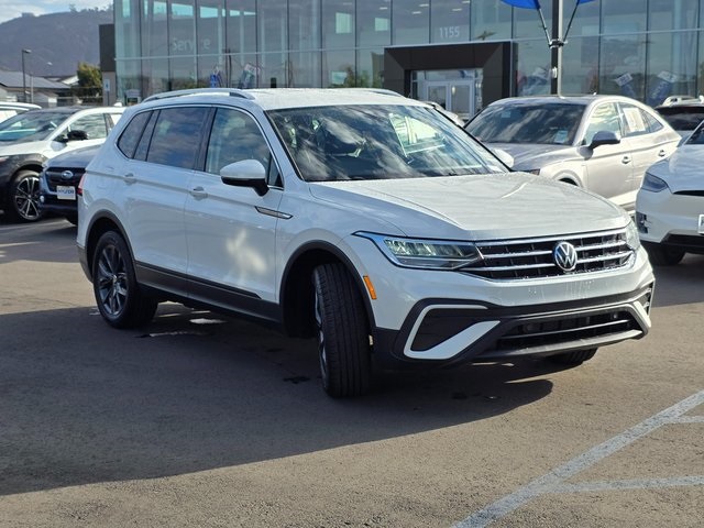 2023 Volkswagen Tiguan SE photo 3