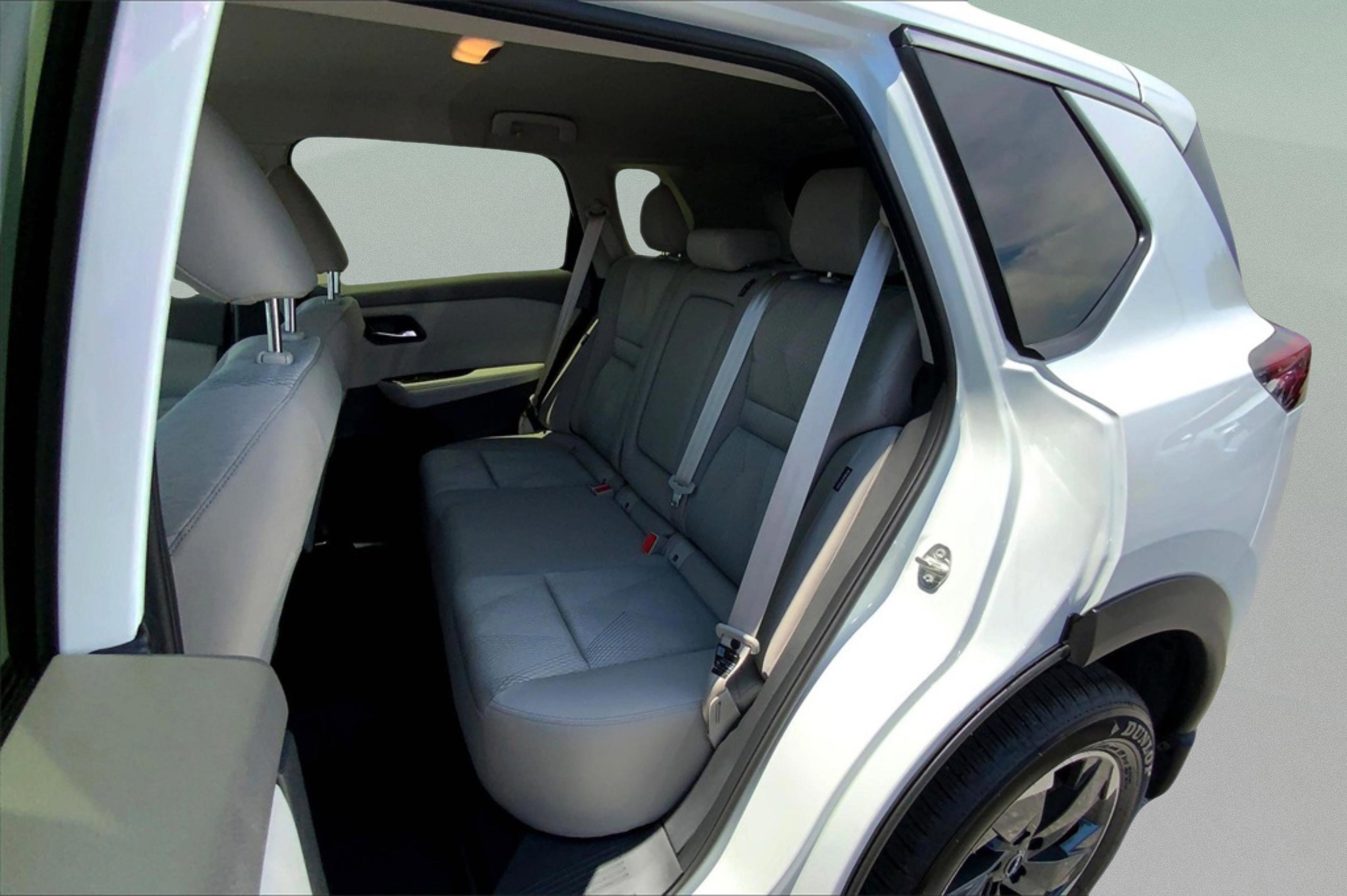 2025 Nissan Rogue SV photo 6
