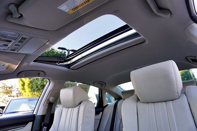 Used 2018  Honda Touring image 15