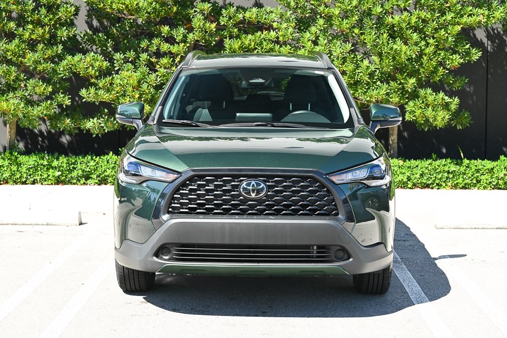 2023 Toyota Corolla Cross LE photo 2
