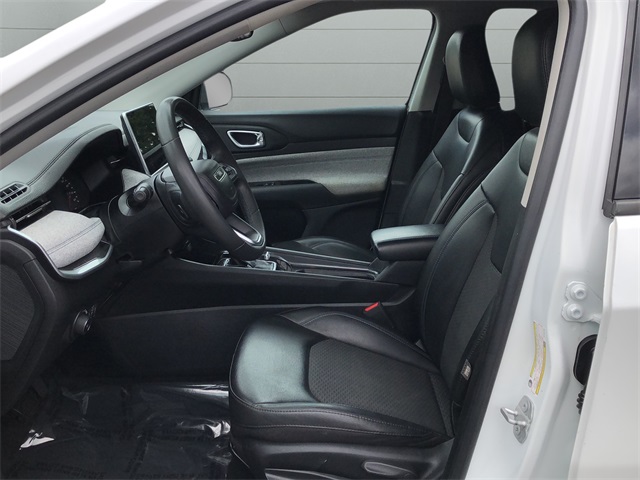 2022 Jeep Compass Latitude photo 4