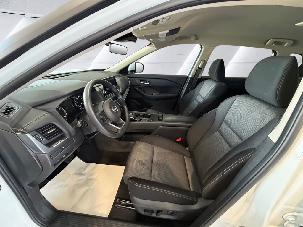 2024 Nissan Rogue SV photo 7