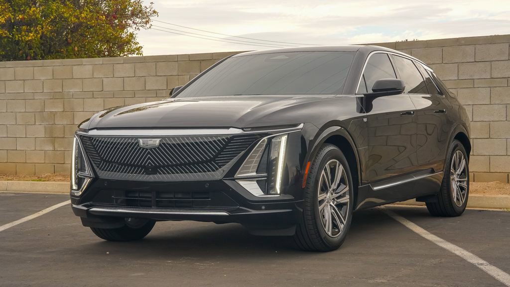 2025 Cadillac Lyriq Luxury photo 2