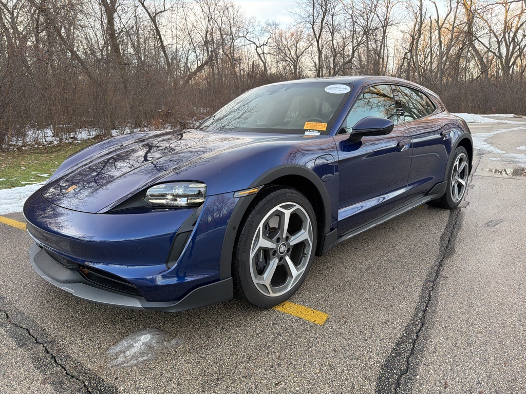 2022 Porsche Taycan Base's photo