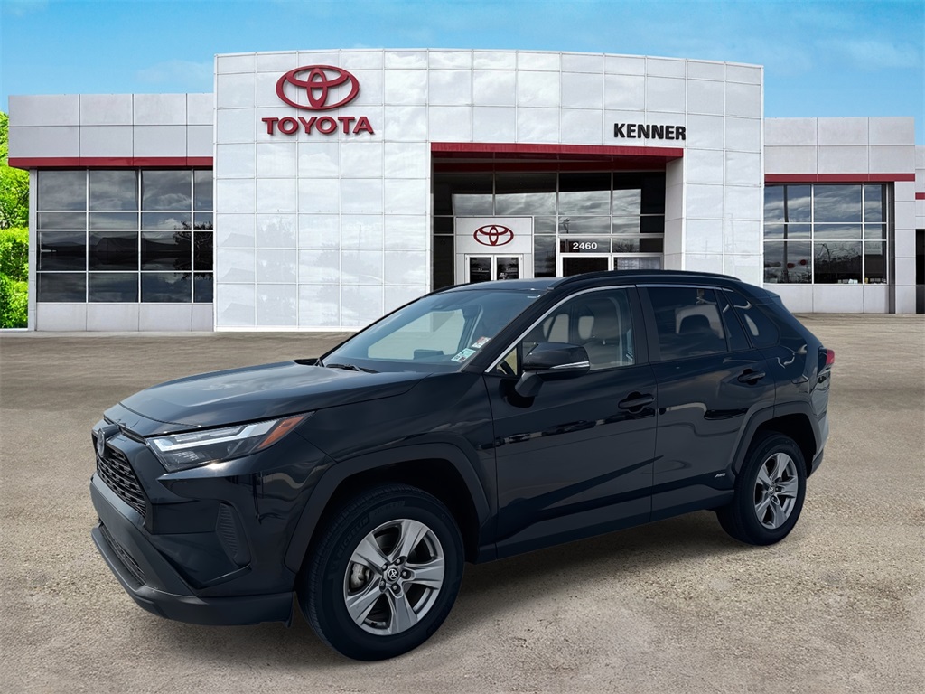 2022 Toyota RAV4 Hybrid XLE photo 2
