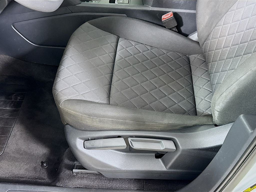 2018 Volkswagen Atlas V6 Launch Edition photo 17