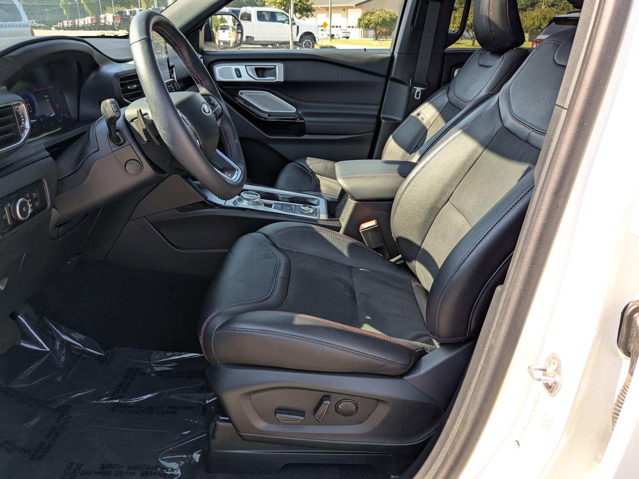 2024 Ford Explorer ST photo 16