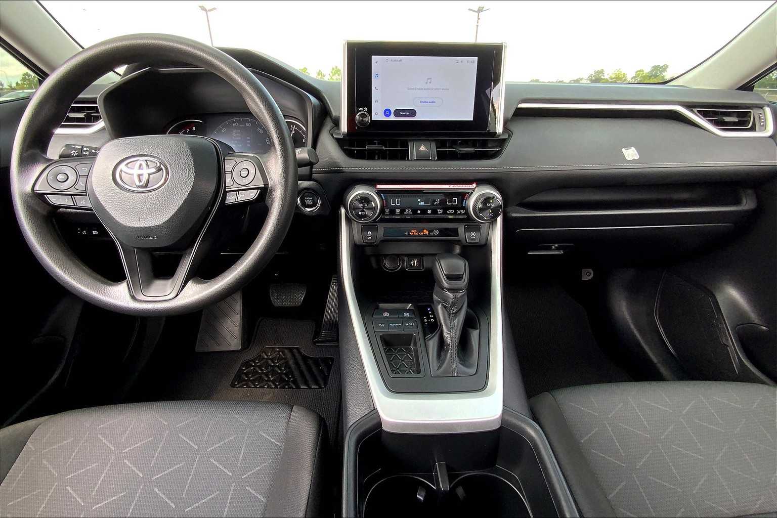 2024 Toyota RAV4 XLE photo 14