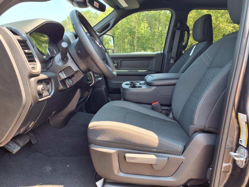 2025 Ram 2500 Tradesman photo 2