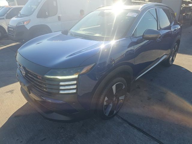 2025 Nissan Kicks SR photo 2