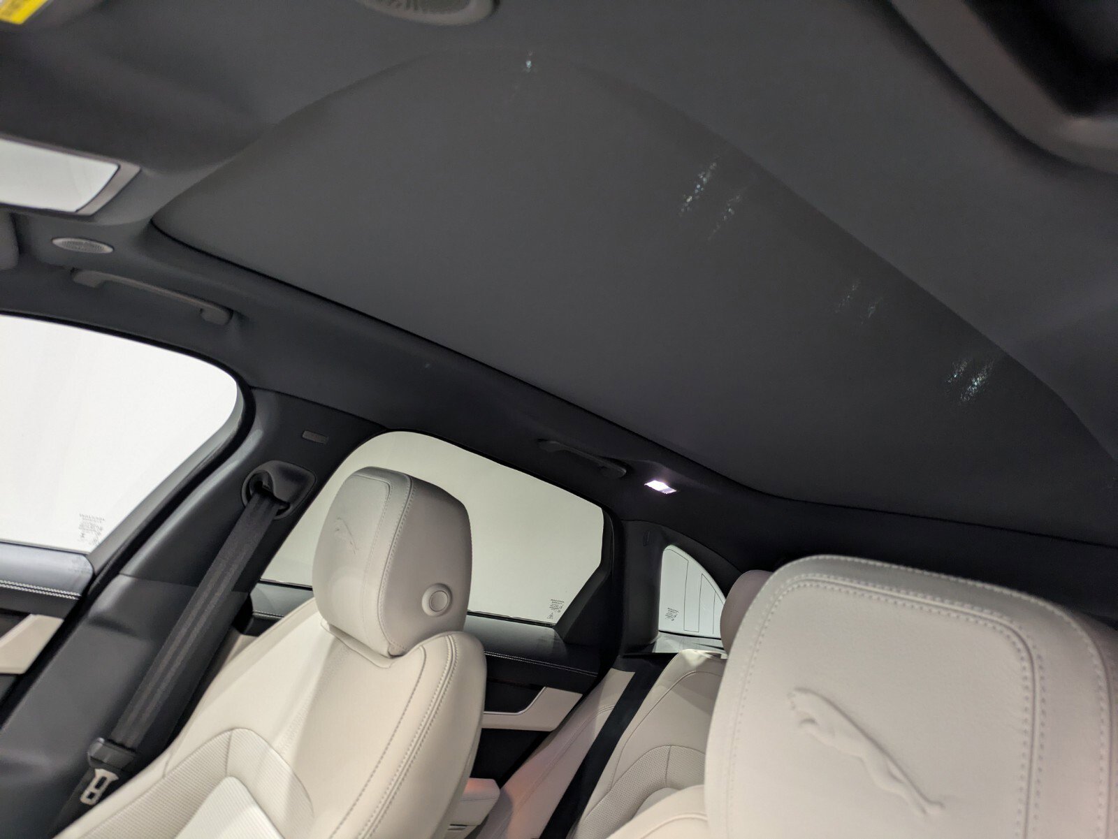 2026 Jaguar F-PACE R-Dynamic S P250 photo 7