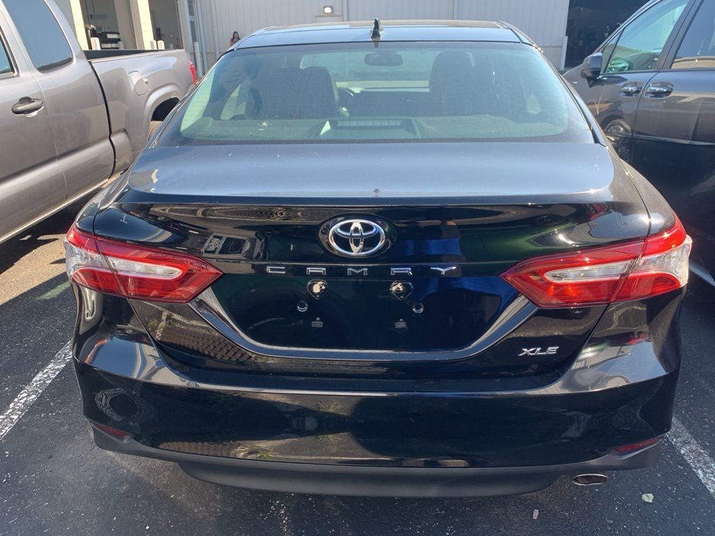 2020 Toyota Camry XLE photo 5