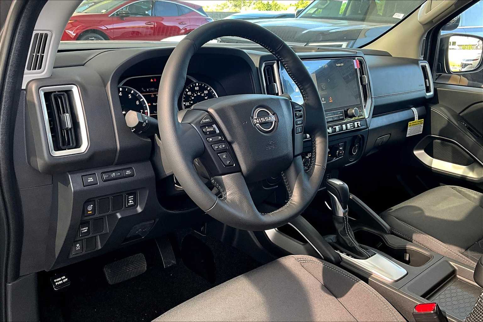 2025 Nissan Frontier SV photo 9