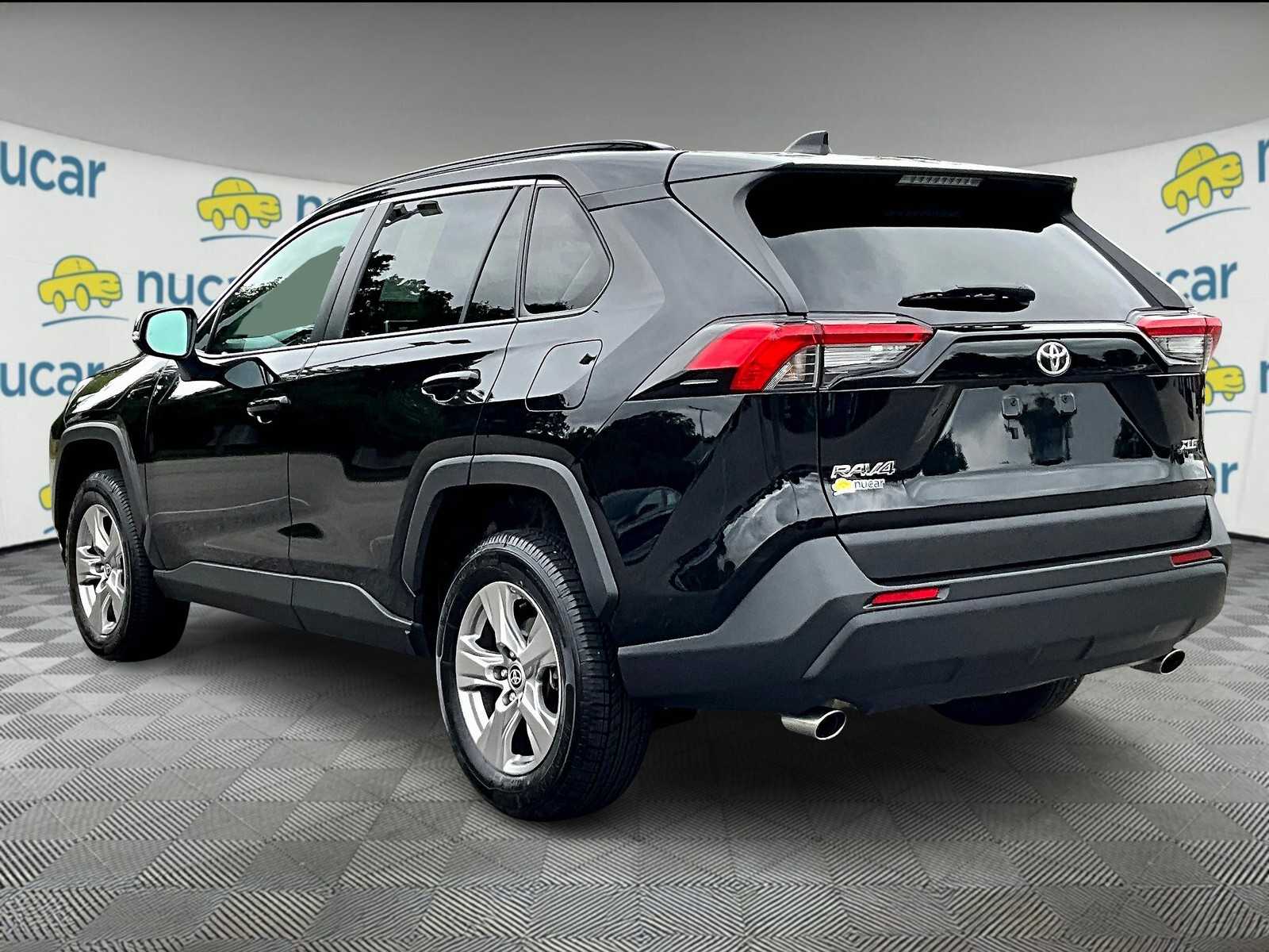 2023 Toyota RAV4 XLE photo 4