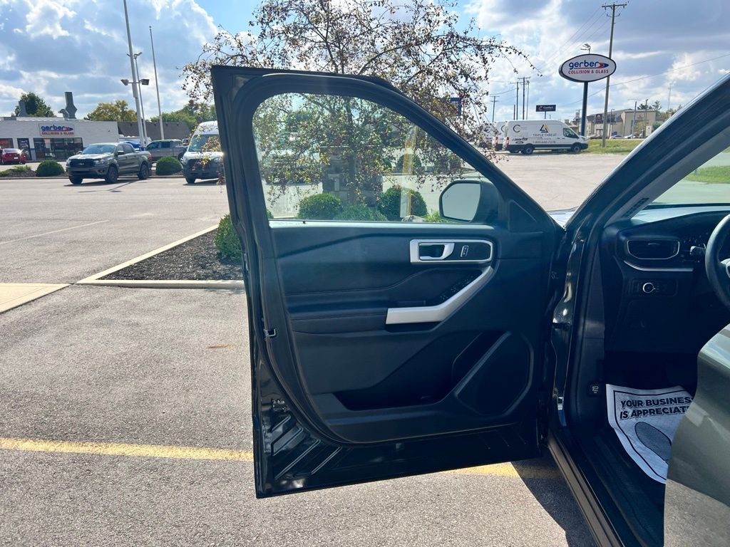 2023 Ford Explorer XLT photo 15