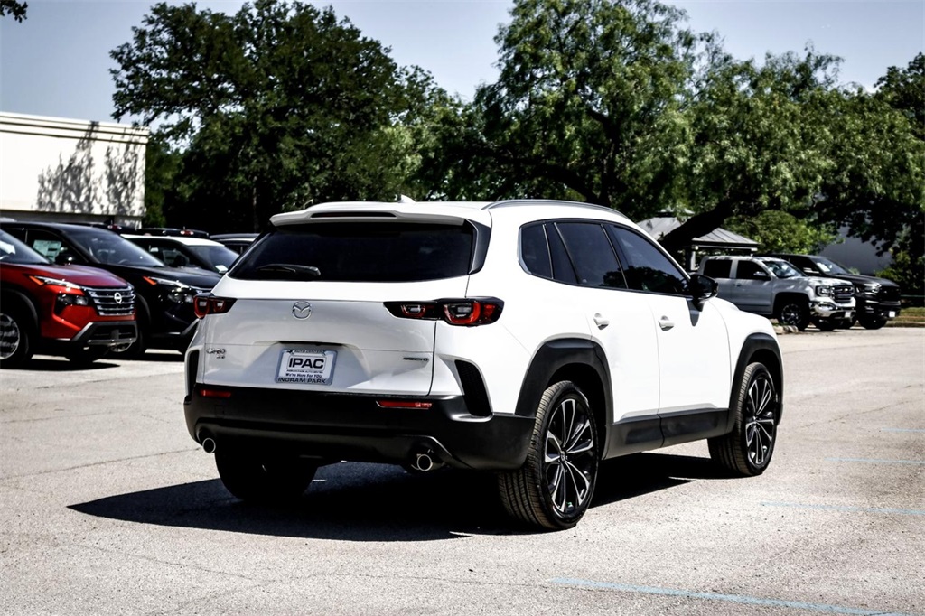2025 Nissan Kicks S photo 4