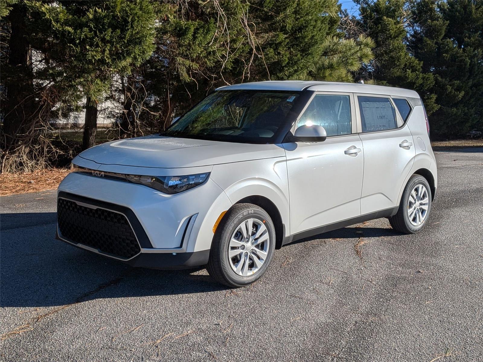 2025 Kia Soul LX's photo
