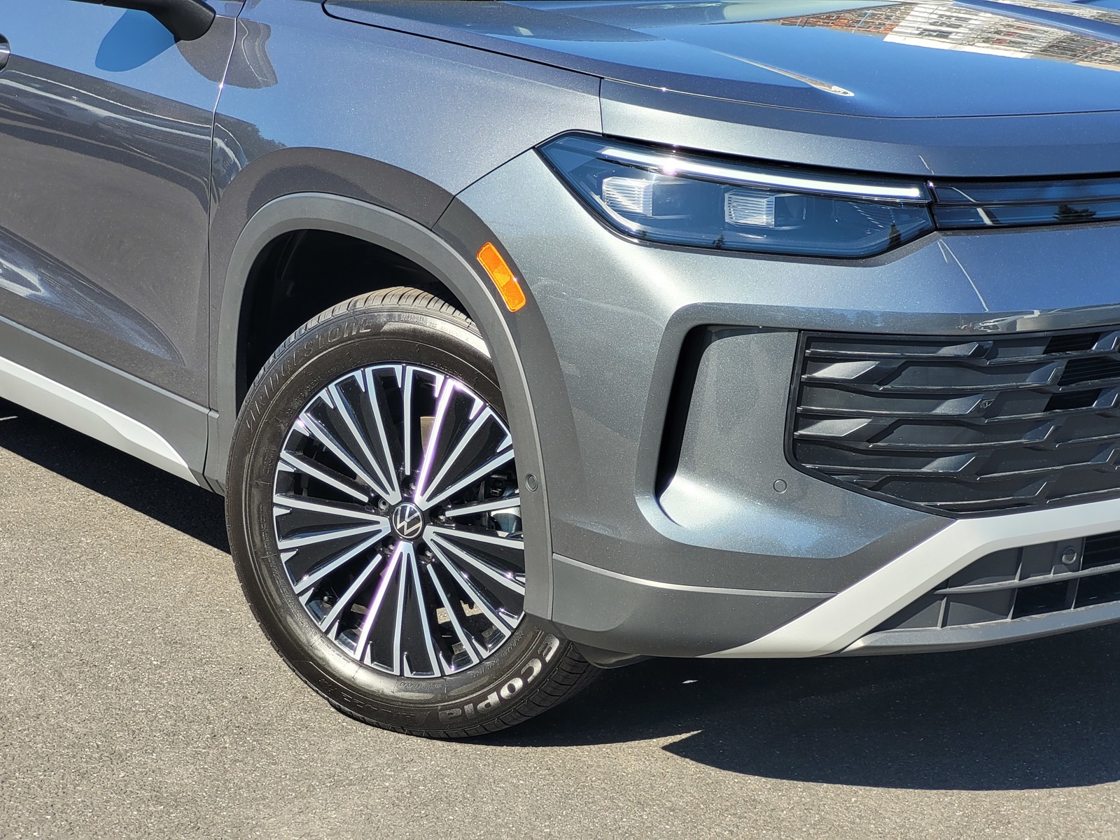 2025 Volkswagen Tiguan S photo 3