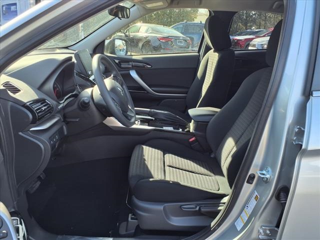 2025 Mitsubishi Eclipse Cross LE photo 4