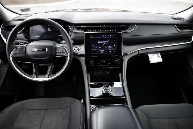 2023 Jeep Grand Cherokee Laredo photo 24