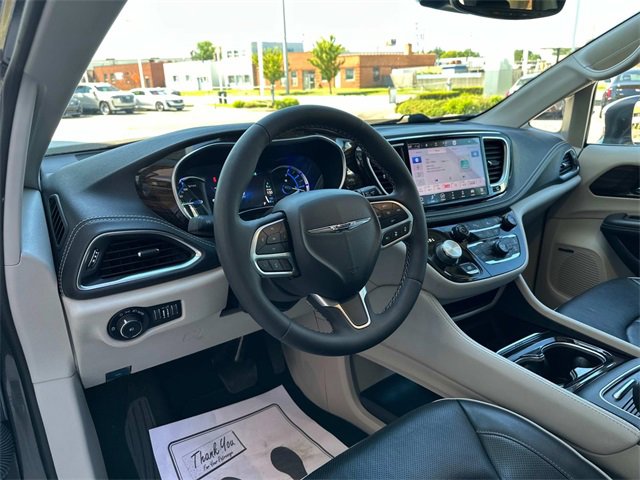 2022 Chrysler Pacifica Hybrid Limited photo 43