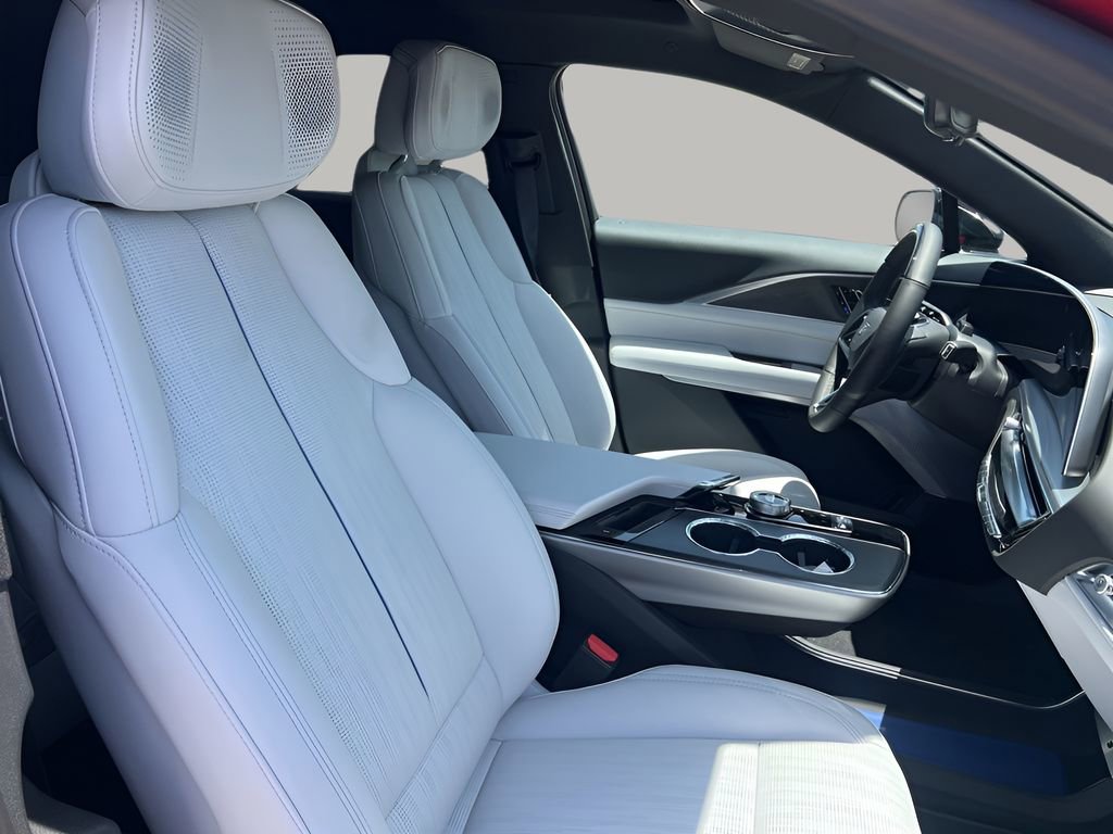 2025 Cadillac Lyriq Luxury photo 16