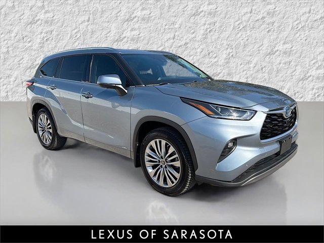 2023 Toyota Highlander Platinum's photo