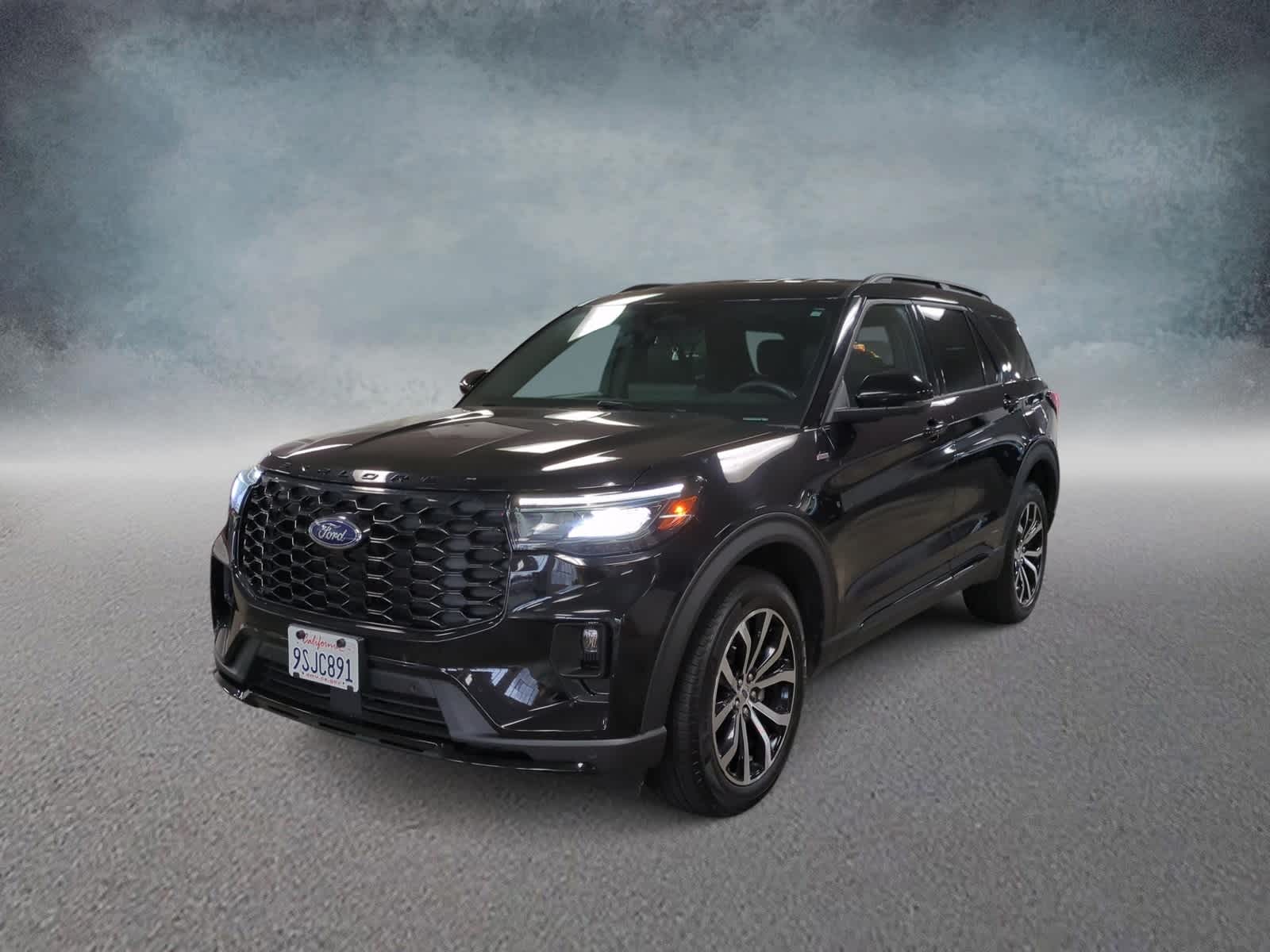 2025 Ford Explorer ST-Line photo 2