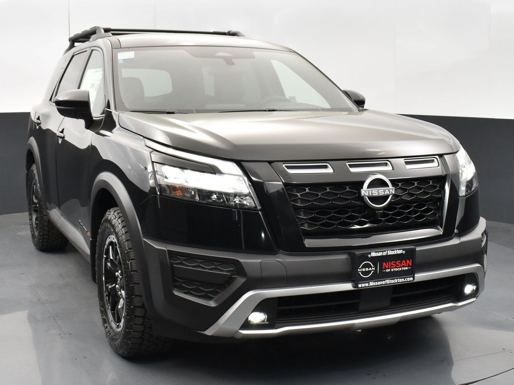 2025 Nissan Pathfinder Rock Creek photo 2