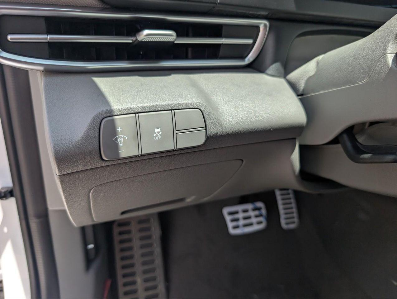 2025 Hyundai Elantra SEL Sport photo 18