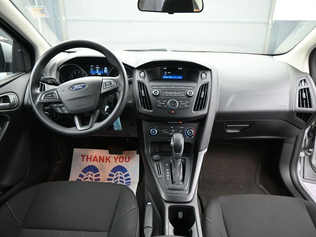 2018 Ford Focus SE photo 39
