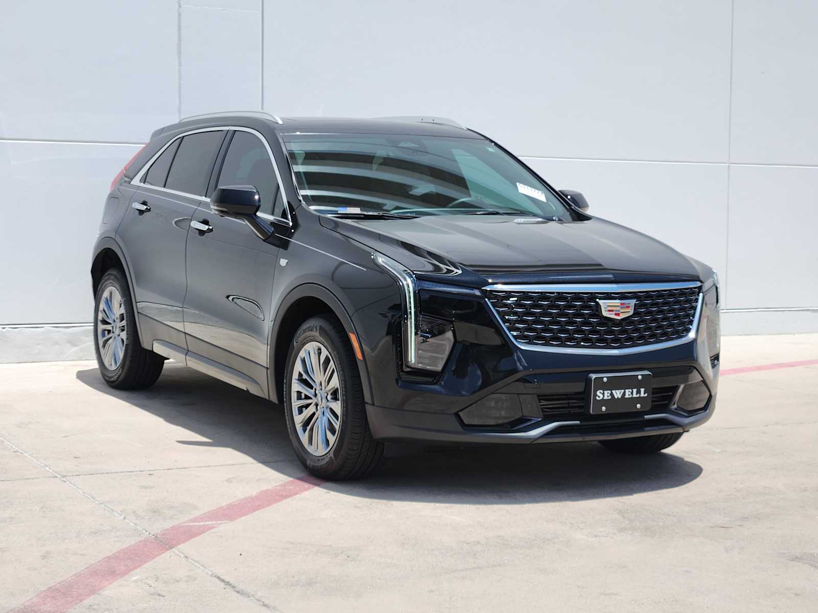 2025 Cadillac XT4 Premium Luxury photo 2