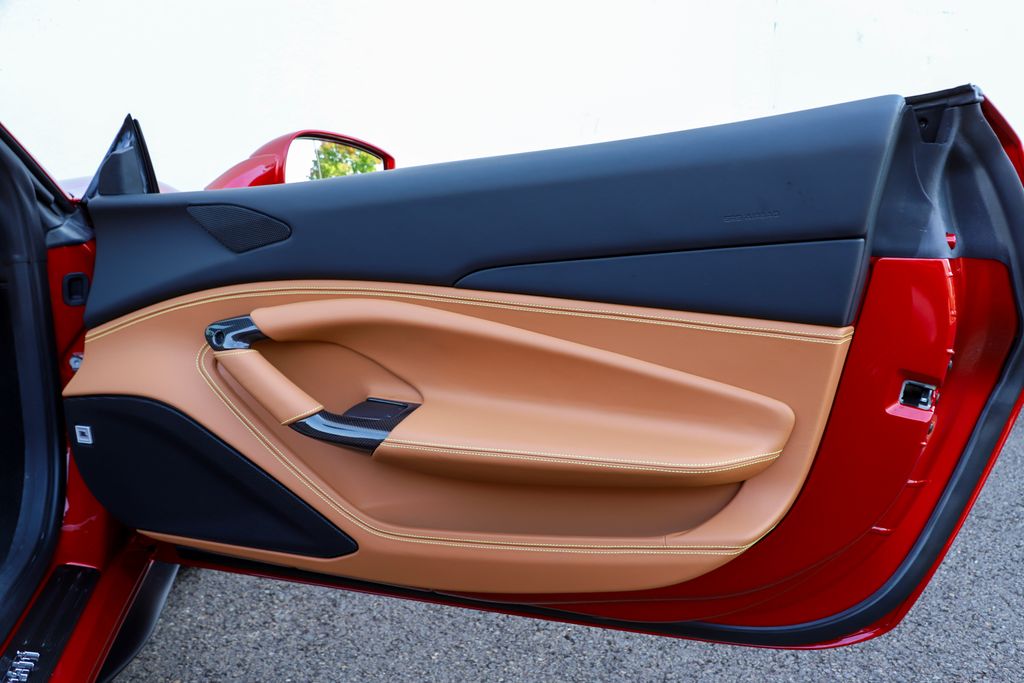 2021 Ferrari F8 Spider photo 31