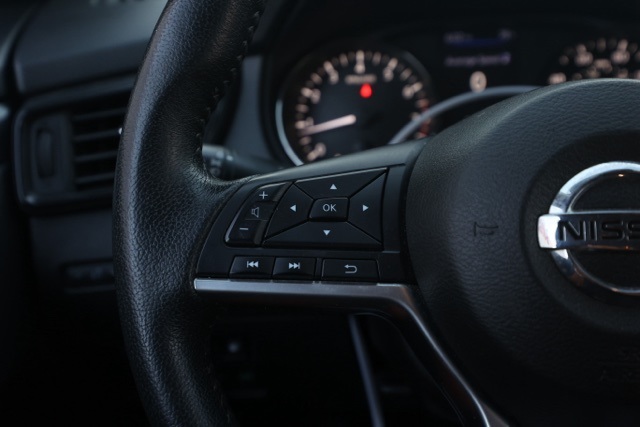 2019 Nissan Rogue SV photo 21