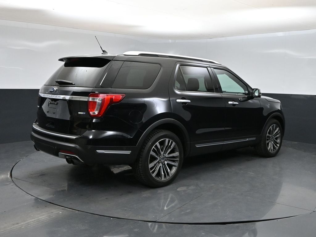 2018 Ford Explorer Platinum photo 2