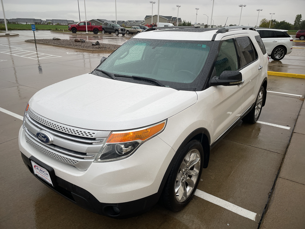 2011 Ford Explorer XLT photo 3