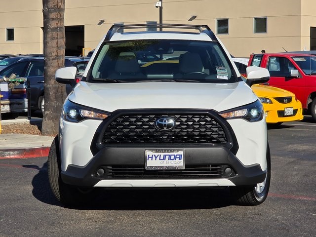 2022 Toyota Corolla Cross LE photo 3