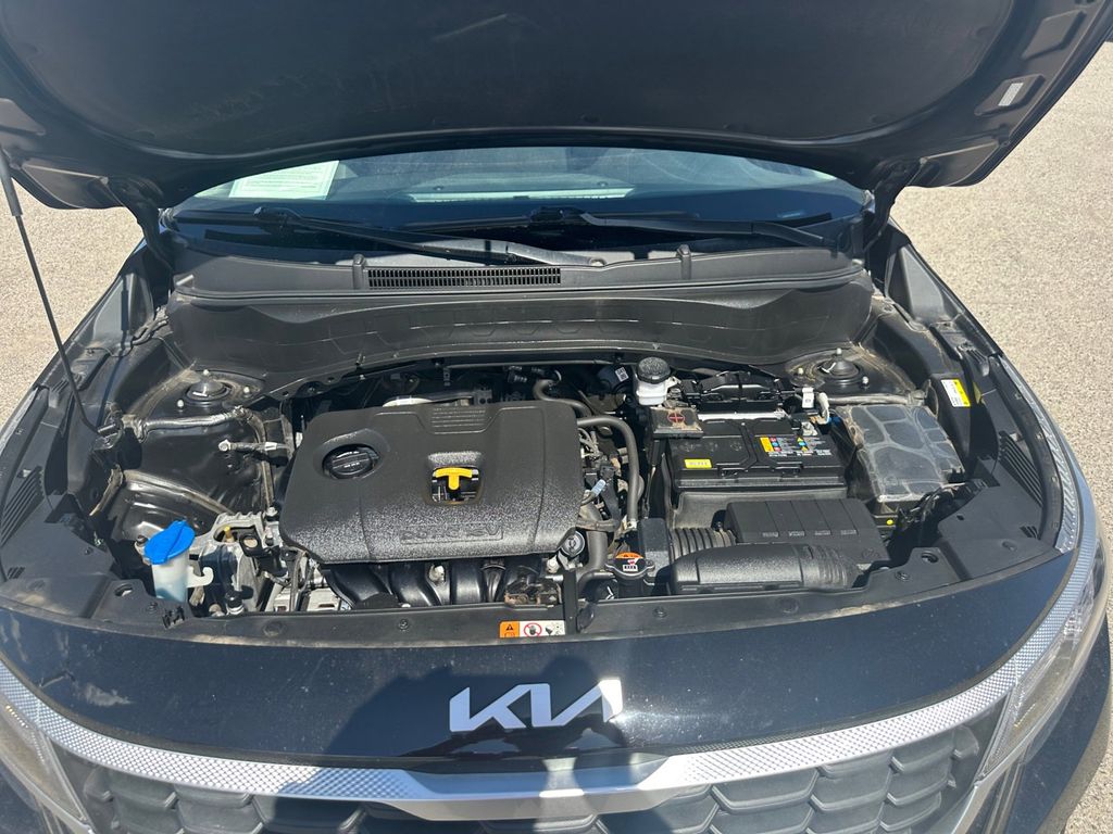 2023 Kia Seltos LX photo 15