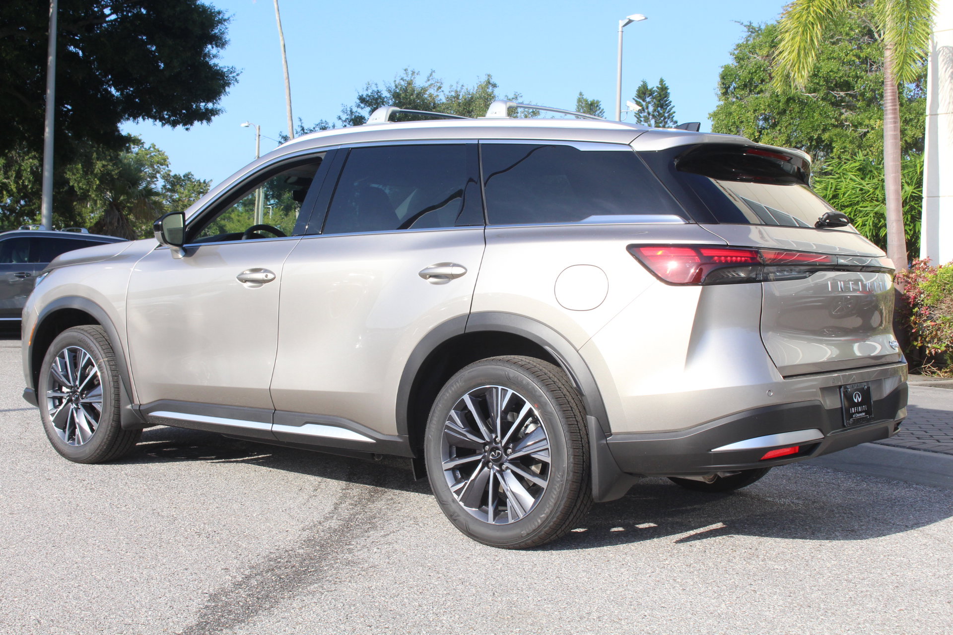 2026 Infiniti QX60 Luxe photo 2