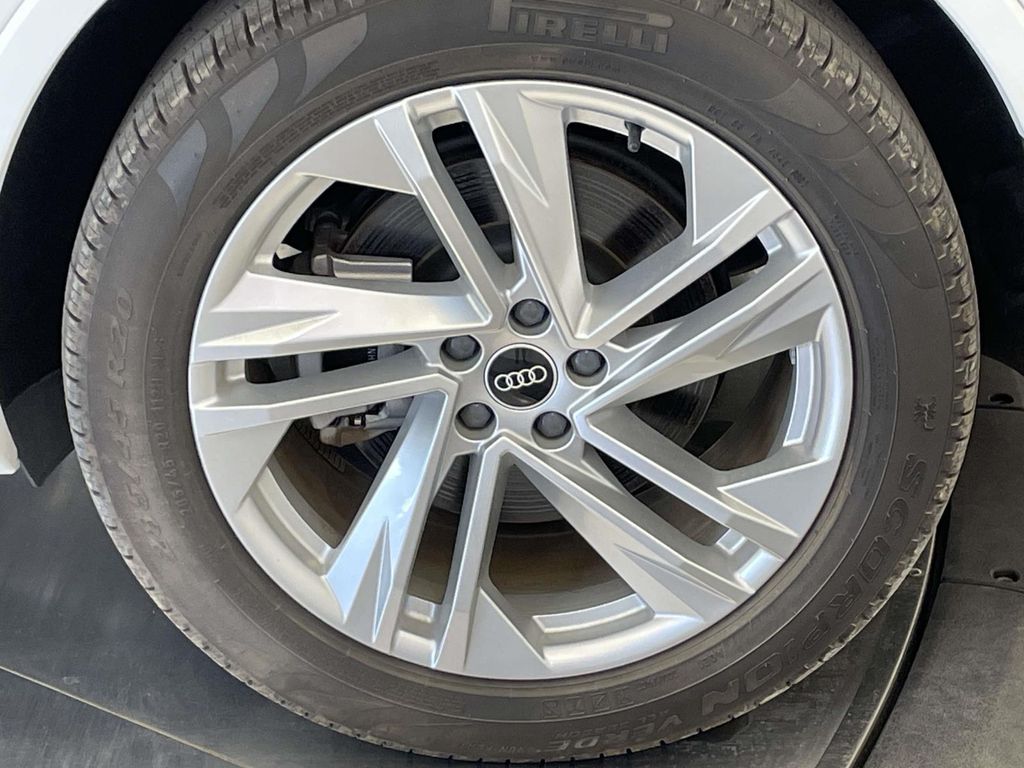 2021 Audi Q7 55 Prestige photo 12