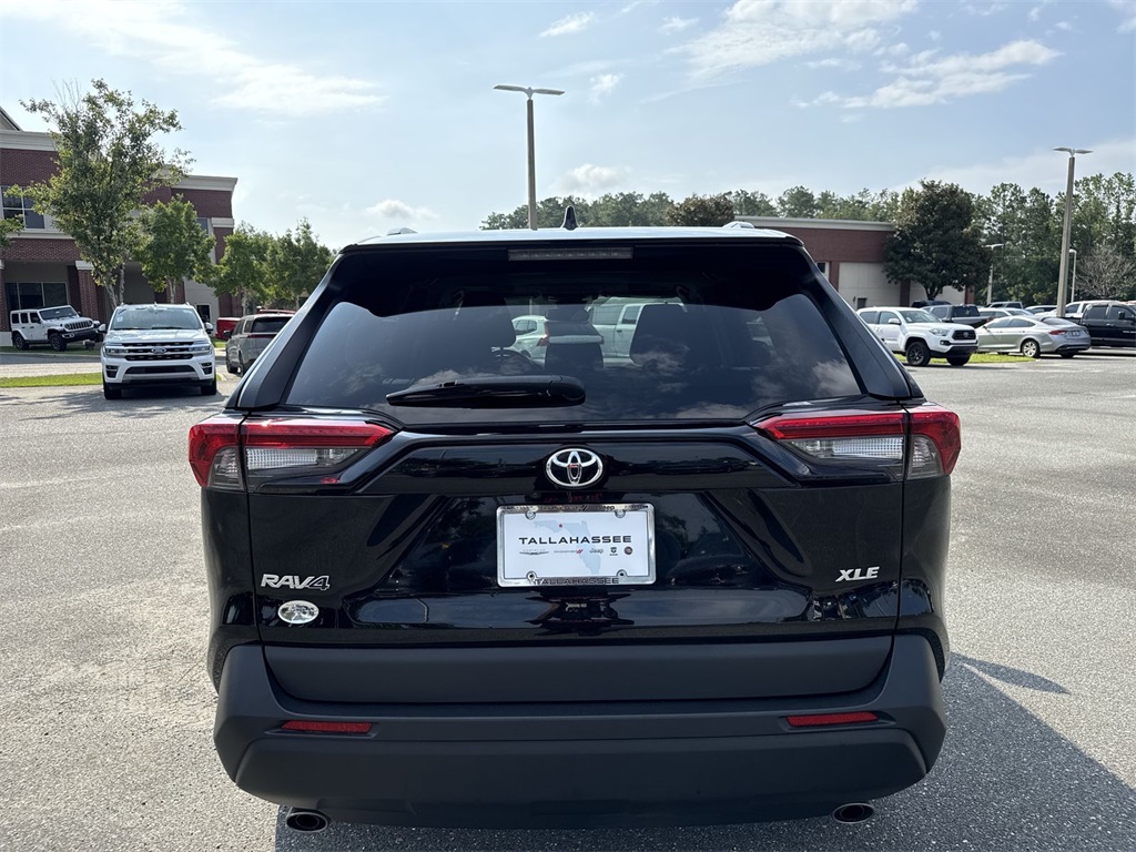 2024 Toyota RAV4 XLE photo 3