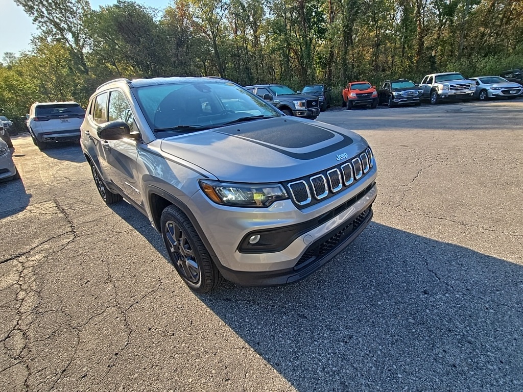 2022 Jeep Compass Latitude Lux photo 11