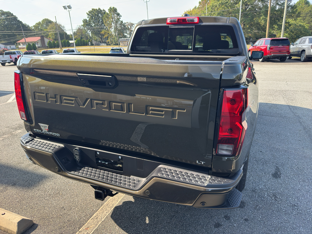 2024 Chevrolet Colorado LT photo 5
