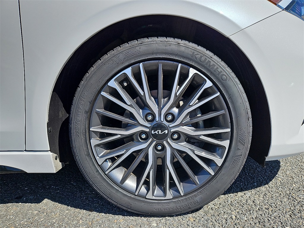 2023 Kia Forte GT-Line photo 8