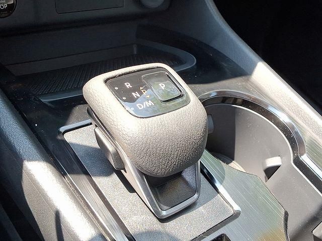 2025 Nissan Rogue SV photo 10