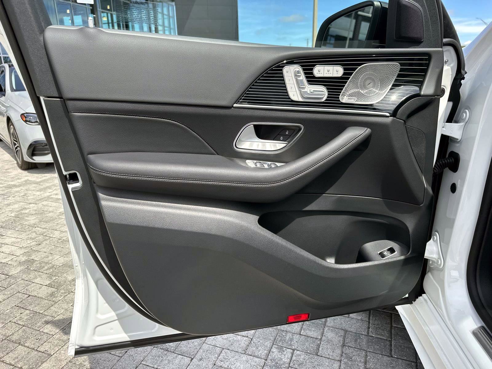 2026 Mercedes Benz GLS 450 4MATIC photo 17