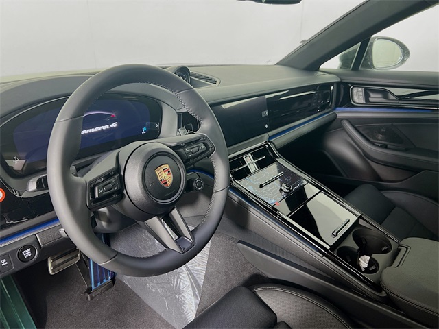 2025 Porsche Panamera E-Hybrid 4 photo 4