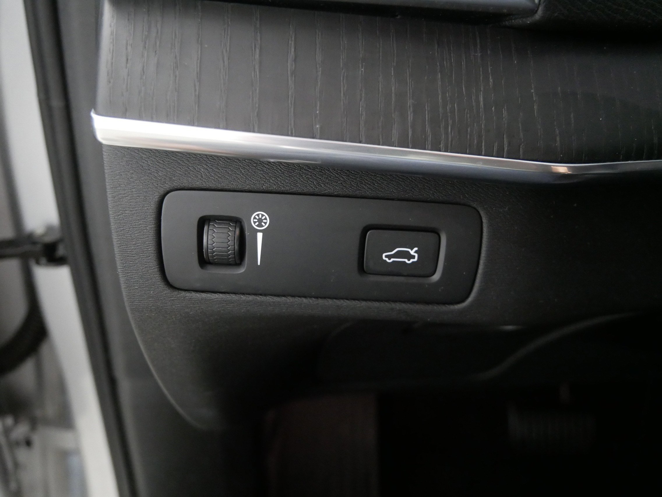 2020 Volvo XC90 Momentum AWD photo 26