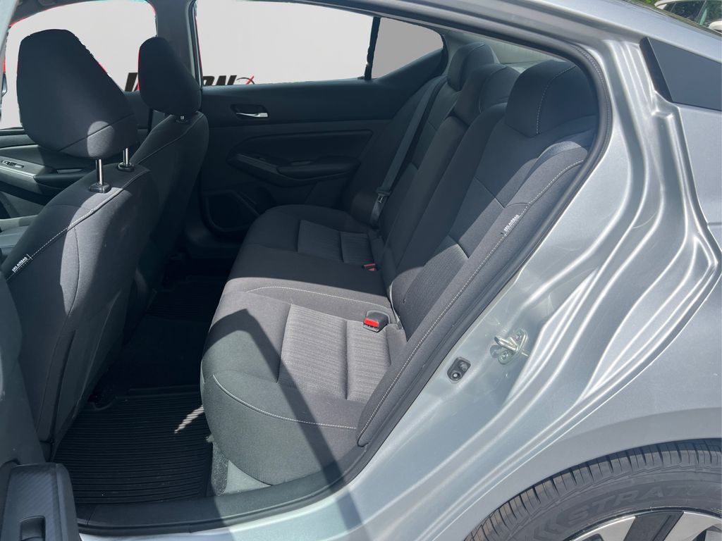 2022 Nissan Altima 2.5 S photo 10
