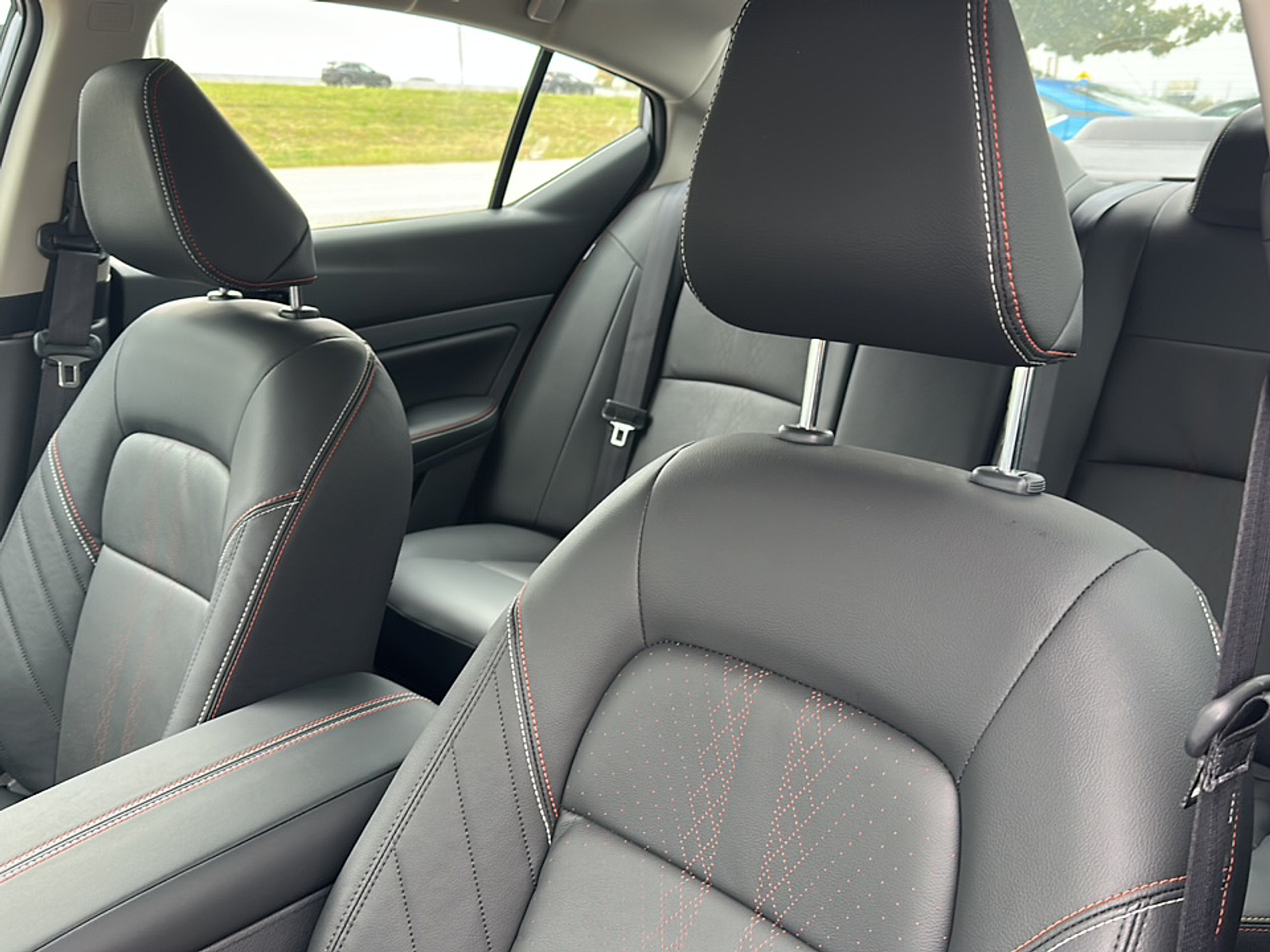 2025 Nissan Altima SR photo 3